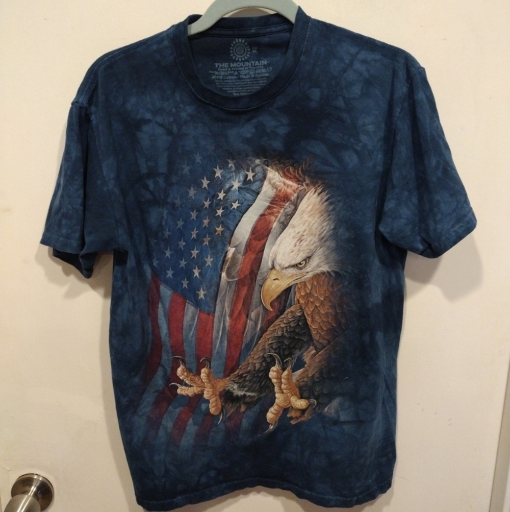 The Mountain Patriotic Eagle Graphic Print T-shirt Sz Adult M- Casual Grunge